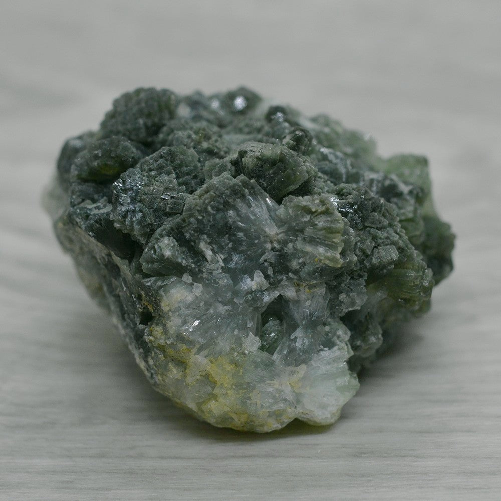 Pierre naturelle prehnite marocaine de 5,7cm et 120g