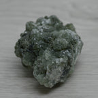 Pierre brute prehnite marocaine de 7cm et 82g
