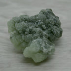 Pierre naturelle verte prehnite à inclusions de byssolite marocaine 40g