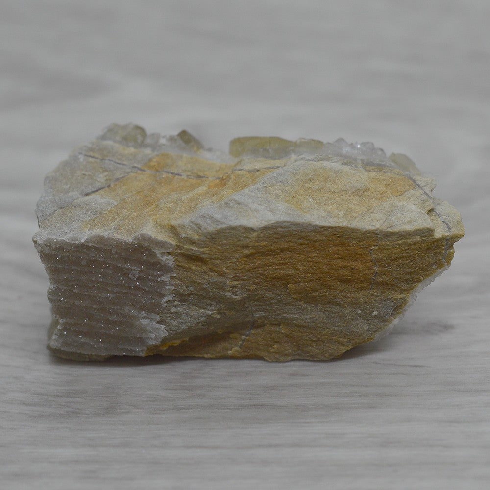 Pierre fluorite vert pâle sur quartz marocaine de 55g