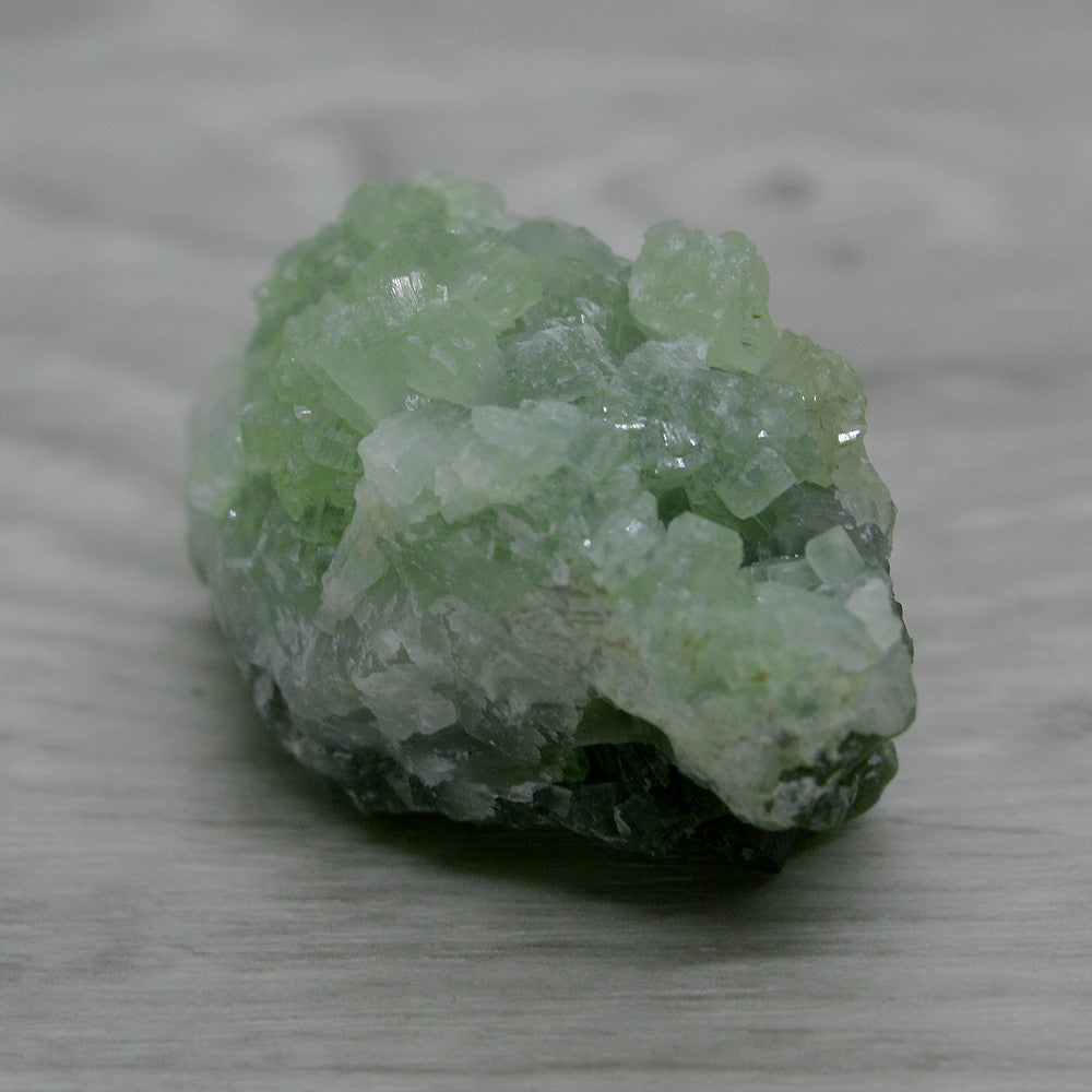 Cristaux de prehnite verts clairs en formation orthorhombiques du Maroc 33g