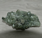 Prehnite cristallisation orthorhombique scintillant de 82g