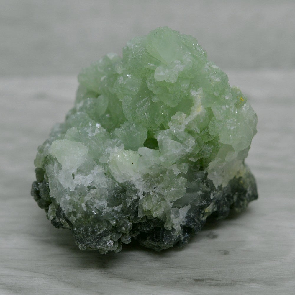 Prehnite brute cristallisée bicolore du Maroc 94g