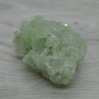 Prehnite brute cristaux orthorhombiques vert d'eau du Maroc 33g