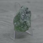 Prehnite brute verte sur présentoir de 39g et 4,5cm