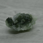 Prehnite brute verte à nuance claire cristallisée du Maroc 39g