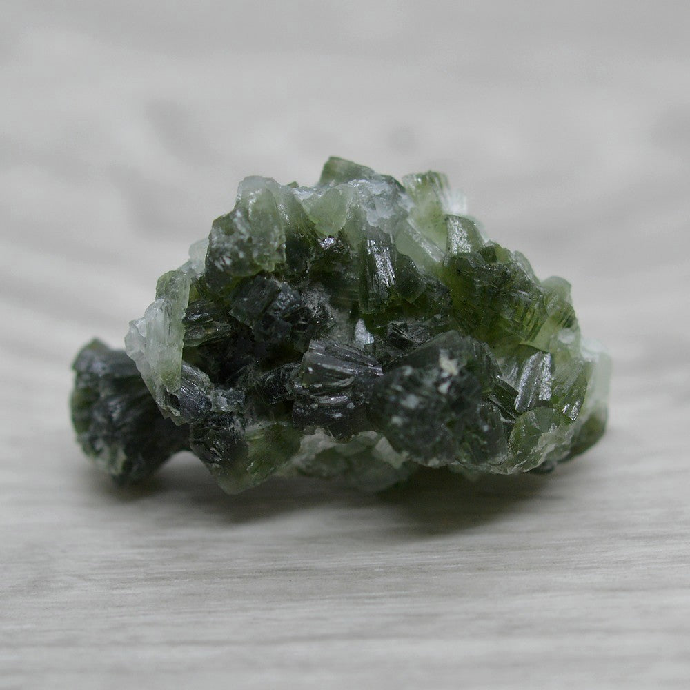Prehnite entièrement cristallisée du Maroc nuances de vert de 21g