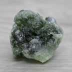 Prehnite à cristaux orthorhombiques verts brute 42g