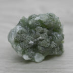 Prehnite a inclusion de byssolite velours 42g du Maroc