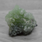 Pierre brute prehnite verte pomme 94g marocaine