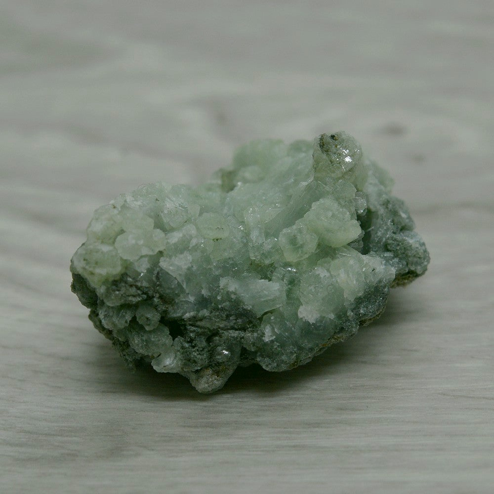 Prehnite verte claire et byssolite brute 30g du Maroc