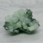 Prehnite verte claire et byssolite grise brute cristallisée de 43g